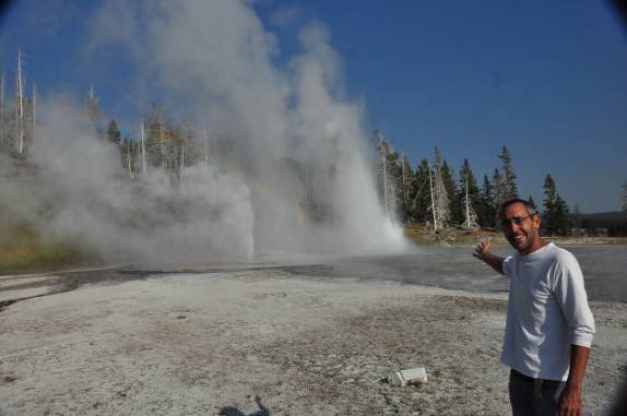 Há muitos outros geisers na região do Old Faithful, no Yellowstone National Park, em Wyoming, nos Estados Unidos